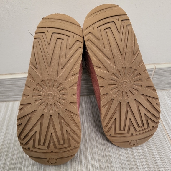PInk UGG slides size 6 - Picture 4 of 4